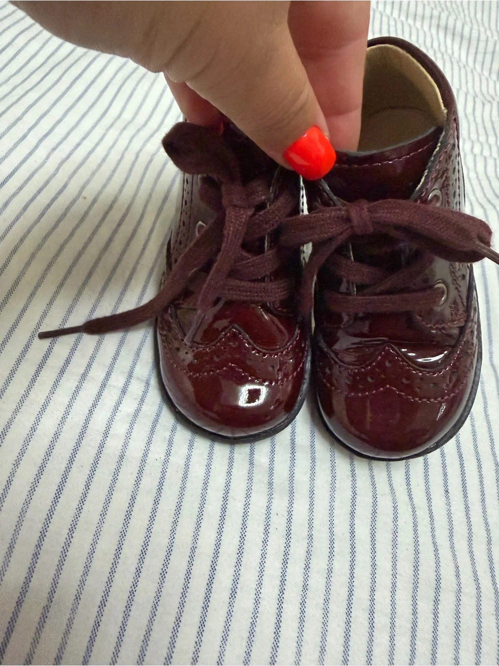 Toddler Lace-Up Patent Leather Shoes in Burgundy